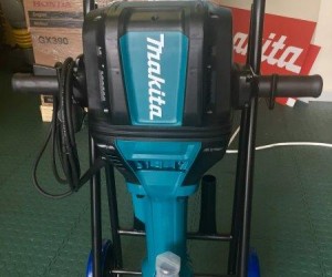 The Makita HM1812 electric breaker boasts the strongest breaking force of any competitor product in the 30 kg category.jpg